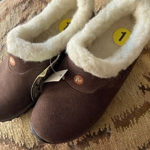 Merrell slip on faux shearling lined shoes with rugged sole. Size 1